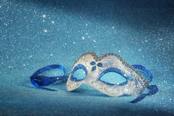 Голубая женская маска — стоковое фото