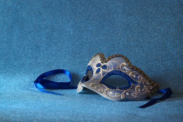Blå kvinnliga carnival mask — Stockfoto