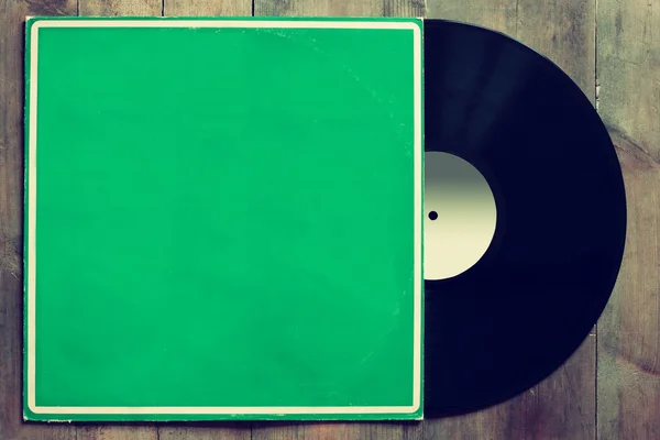 木製のテーブルの上のトップ上のレコードとレコード スタック。フィルタ リング ビンテージ. — ストック写真
