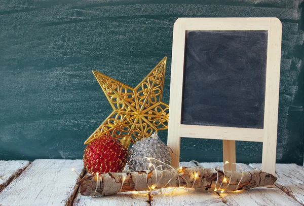 Vánoční ozdoby a tabule — Stock fotografie