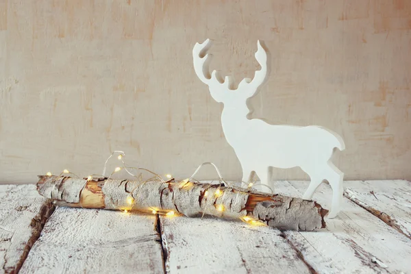 Noel ışıkları ve Ren geyiği