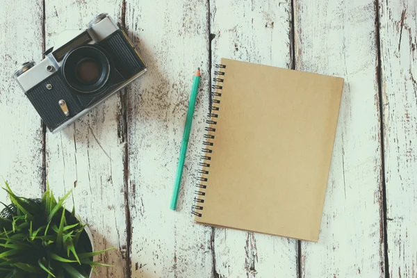 Blank notebook and old camera — Stock Photo, Image