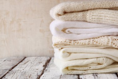 Beyaz rahat örme kazak