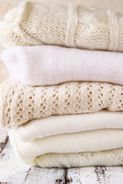 Chandails tricotés confortables blancs — Photo