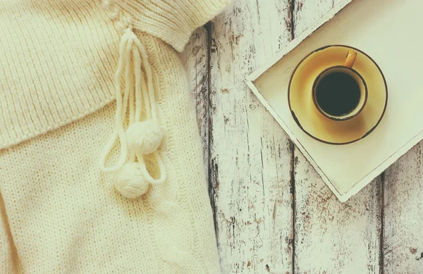 Suéter con a taza de café —  Fotos de Stock