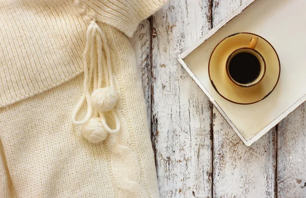 Suéter con a taza de café —  Fotos de Stock
