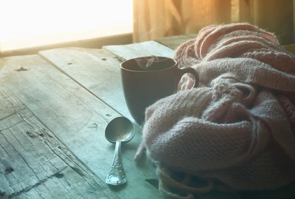 Pullover mit einer Tasse Tee — Stockfoto
