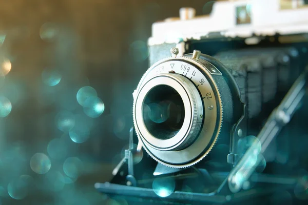 Abstract photo of old camera lens with glitter overlay. image is retro filtered. selective focus — 스톡 사진
