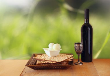 Şarap ve matza Pesah kutlama kavramı (Yahudi Fısıh Bayramı)