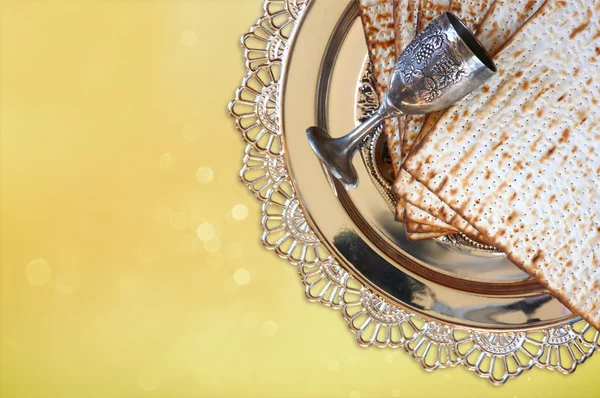 Concept de célébration de Pesah (vacances juives de la Pâque) avec vin et matza — Photo