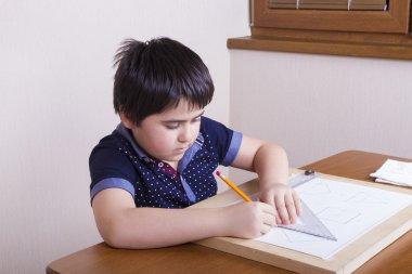 Cidden T-square üzerinde çizim çocuk