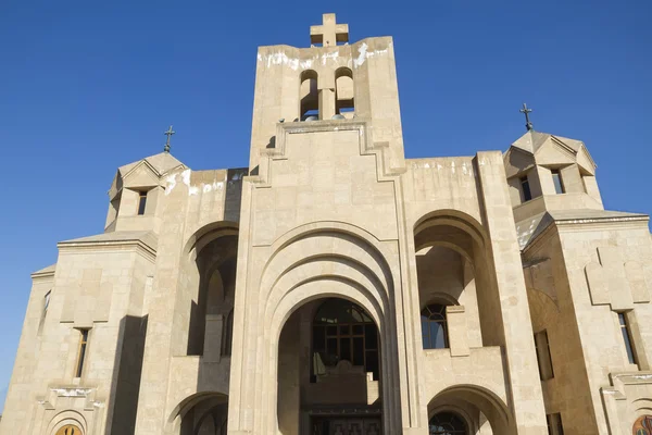 San Gregorio el Iluminador contra el cielo azul. Ereván, Armenia — Foto de Stock