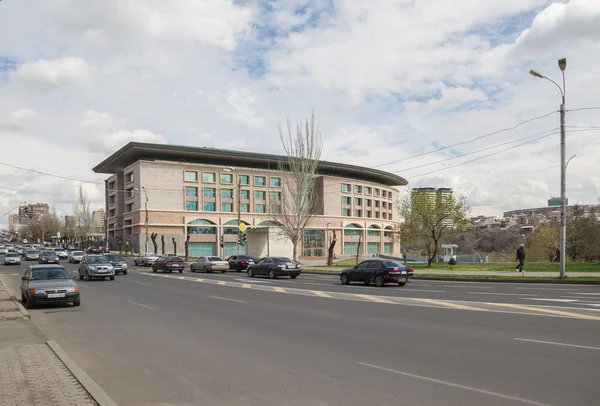 Alobyana strada e costruzione TUMO. Erevan, Armenia — Foto Stock