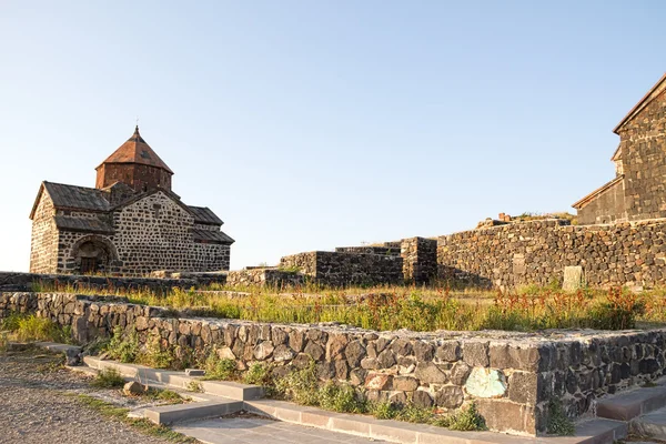 Sevan klášter na poloostrově v večer, Arménie — Stock fotografie