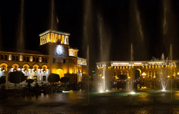晚上埃里温唱歌喷泉。亚美尼亚 Hraparak — 图库照片