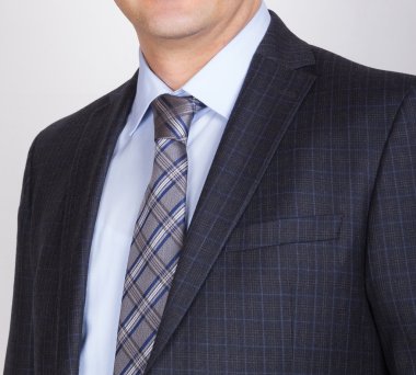 Erkek moda. Takım elbise bir yeleği ve mavi bir gömlek ile