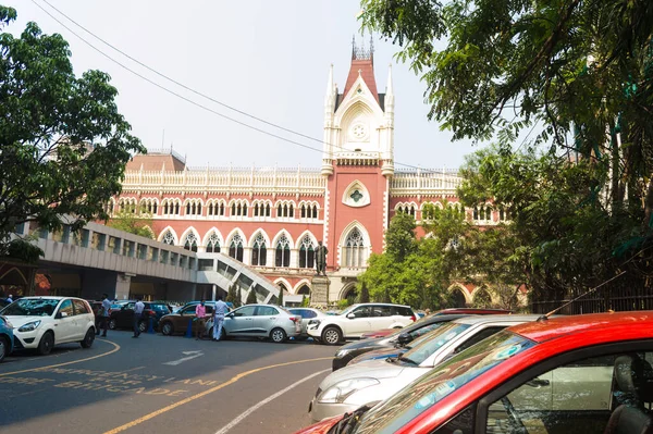 Kalküta Yüksek Mahkemesi, Hindistan 'daki en eski yüksek mahkemedir. Bina tasarımı Belçika 'daki Kumaş Salonu, Ypres' e dayanıyor. B.B.D Bagh, Kolkata, Batı Bengal Hindistan Güney Asya Pasifik 22 Mart 2021