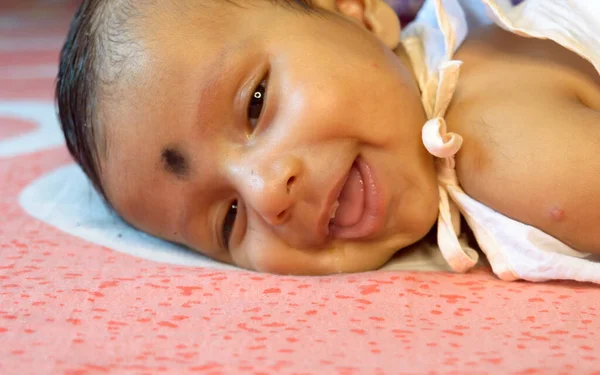 Cerca Cara Lindo Bebé Recién Nacido Niño Estado Ánimo Feliz — Foto de Stock