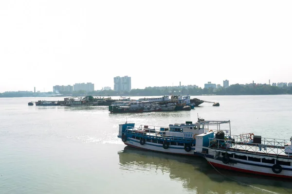 Promy Hooghly River Słoneczny Letni Dzień Kalkuta Kalkuta Zachodni Bengal — Zdjęcie stockowe