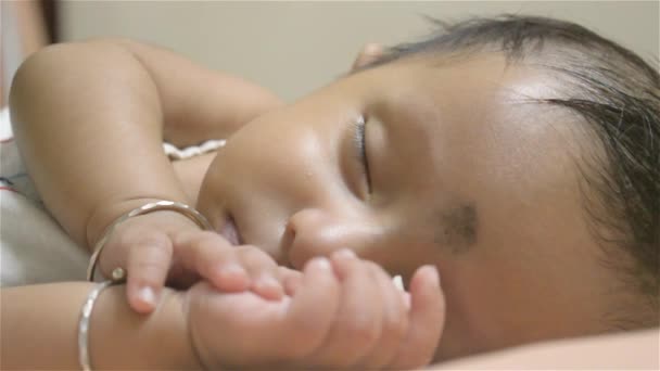 Pequeño Lindo Hermoso Niño Bostezando Sueño Cerca Cara Niño Adorable — Vídeos de Stock