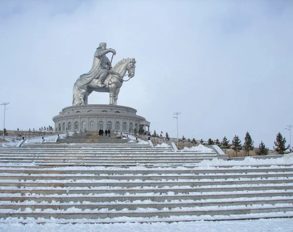 UlanBator, Mongolia - 20.03.2018: La statua più grande di un cavaliere al mondo — Foto Stock