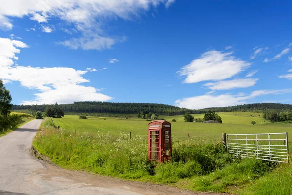 Traditionl Red Telephone Box Roadside Scotland — Stock Photo, Image
