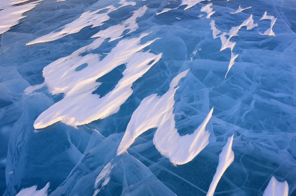 Lac gelé dans la forêt de la Taïga — Photo