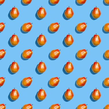 Armut deseni. Mavi arka planda taze armutların renksiz deseni. Mavi bir yüzeyde taze olgun organik armutlar izole edilmiş. Vejetaryen, vejetaryen sağlıklı yiyecekler. Diyet organik ürün. Sonbahar hasadı