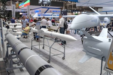 Savaş füzeleri. Uluslararası ARMS ve Güvenlik sergisinde çeşitli amaçlarla Ukrayna yapımı savaş füzelerinin sergilenmesi - 2021. Seçici odaklanma. Kiev. Ukrayna - 18 Haziran 2021.