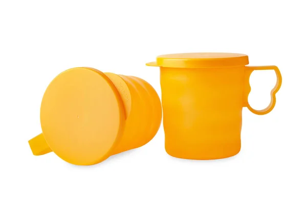 Tasses Tupperware Plastique Deux Tasses Plastique Jaune Avec Couvercle Ergonomique — Photo