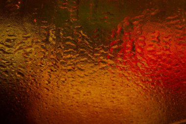 Renkli ıslak doku. Eğimli soyut dokular. Karanlık arka plan. Seçici yumuşak odak