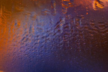 Islak doku. Eğimli soyut dokular. Koyu renkli arka plan. Yumuşak odak