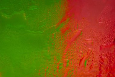 Islak renk dokusu. Gradyanı olan soyut makro doku. Su damlalarıyla soyut bir arkaplan. Yumuşak odak