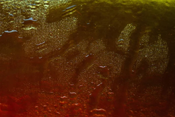 Renkli doku. Soyut ıslak makro doku ve gradyan. Damlalarla soyut bir arkaplan. Seçici yumuşak odak