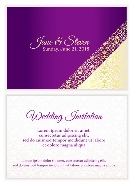 Invitación de boda violeta con encaje dorado de lujo en esquina y patrón de damasco dentro de la tarjeta — Vector de stock