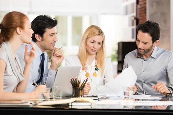 Riunione di lavoro in ufficio — Foto Stock