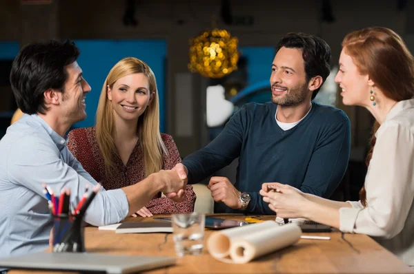 Händedruck nach dem Treffen — Stockfoto