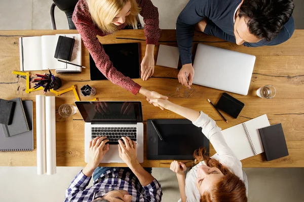 High angle view of usiness handshake — Stock Photo, Image