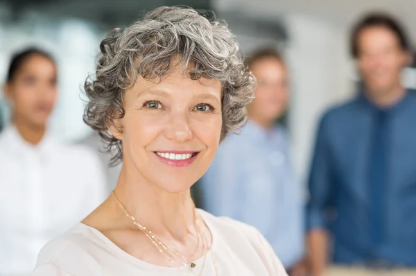 Senior businesswoman smiling — Stock Photo, Image