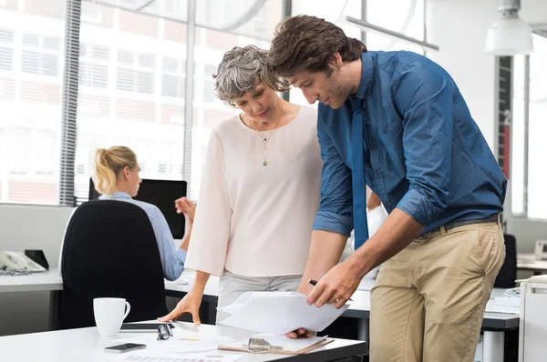 Företagsfolk i arbete — Stockfoto