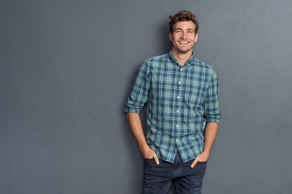 Orgullo hombre sonriendo — Foto de Stock