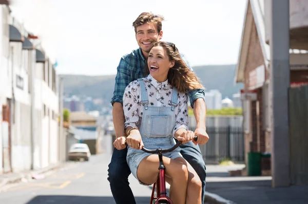 Couple enjoying bicycle ride — Stock Photo, Image