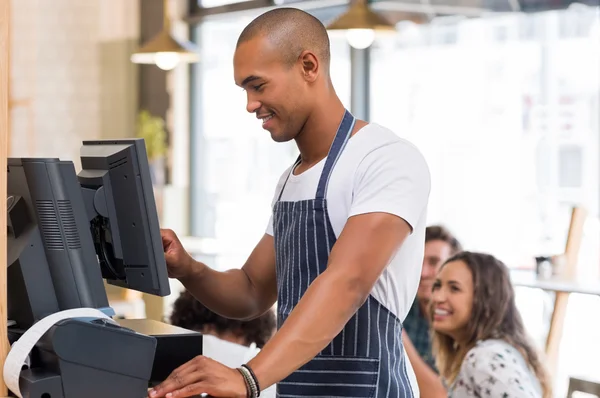 Young waiter doing bill — Stock Fotó