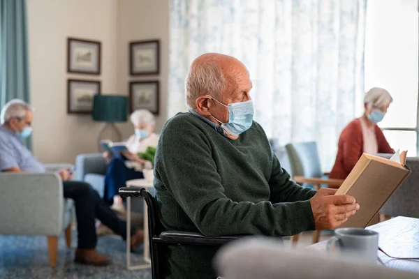 Senior Man Wearing Protective Mask Reading Book Nursing Home People — Stock Photo, Image