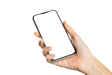 Akıllı telefon cihazını tutan kadın elini kapat ve beyaz ekranda boş boş bir ekran göster. Beyaz arka planda akıllı telefondaki uygulamayı kullanan kadın eli. Boş ekran ile modern cep telefonu tutuluyor.