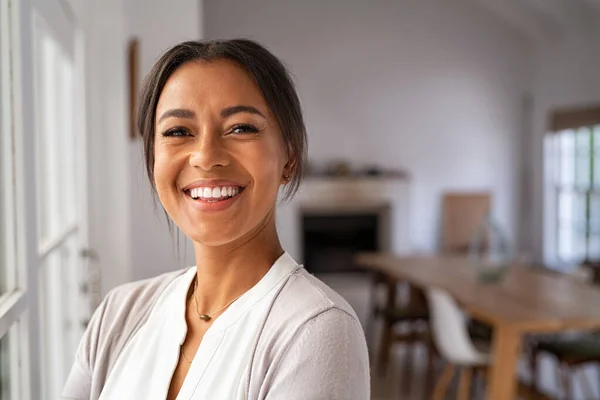 Portrait Beautiful African Woman Smiling While Looking Camera Mature Black — Stock Photo, Image