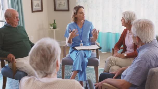 Group Senior People Listening Young Nurse Psychological Support Group Elderly — Stock Video