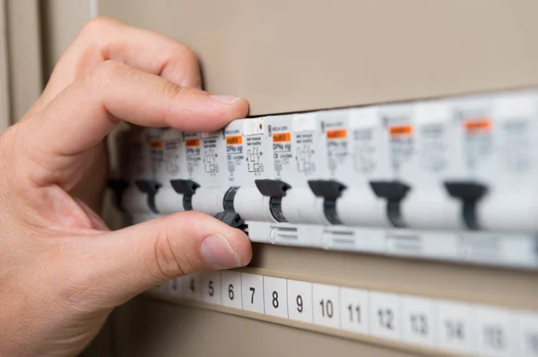 Electrician Testing The Switchboard — Stock Photo, Image