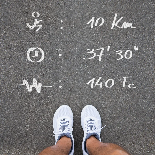 Pieds de coureur avec données d'entraînement — Photo