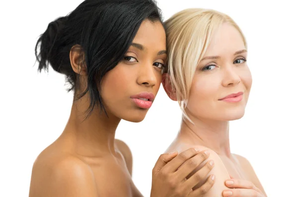Mulheres africanas e caucasianas bonitas — Fotografia de Stock